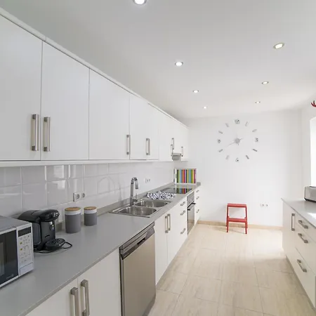 Villa Extraordinary 3 Bedrooms Naraku Spacious Sun Terrace Outdoor Pool, Hot Tub And Bbq *