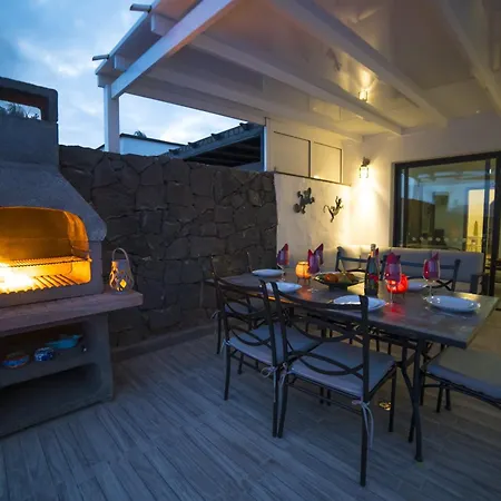 Extraordinary 3 Bedrooms Naraku Spacious Sun Terrace Outdoor Pool, Hot Tub And Bbq Villa