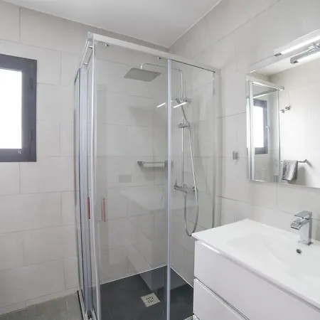 Villa Extraordinary 3 Bedrooms Naraku Spacious Sun Terrace Outdoor Pool, Hot Tub And Bbq Playa Blanca (Lanzarote)