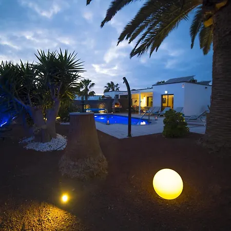 Extraordinary 3 Bedrooms Naraku Spacious Sun Terrace Outdoor Pool, Hot Tub And Bbq Playa Blanca (Lanzarote)