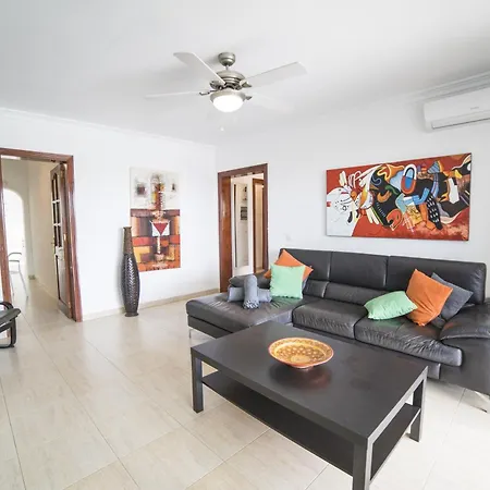 Extraordinary 3 Bedrooms Naraku Spacious Sun Terrace Outdoor Pool, Hot Tub And Bbq Villa Playa Blanca (Lanzarote)
