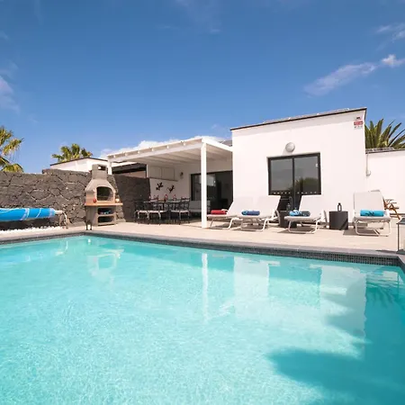 Extraordinary 3 Bedrooms Naraku Spacious Sun Terrace Outdoor Pool, Hot Tub And Bbq Playa Blanca (Lanzarote)