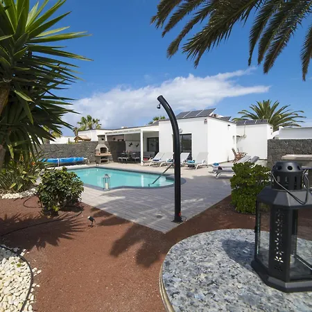 Extraordinary 3 Bedrooms Naraku Spacious Sun Terrace Outdoor Pool, Hot Tub And Bbq