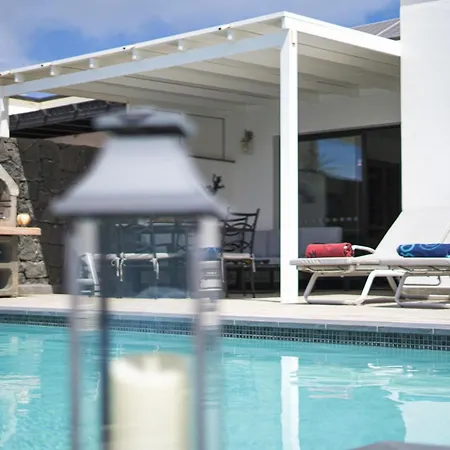 Villa Extraordinary 3 Bedrooms Naraku Spacious Sun Terrace Outdoor Pool, Hot Tub And Bbq