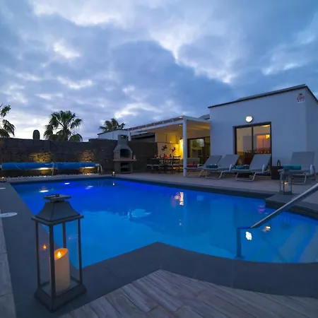 Villa Extraordinary 3 Bedrooms Naraku Spacious Sun Terrace Outdoor Pool, Hot Tub And Bbq