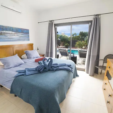 Villa Extraordinary 3 Bedrooms Naraku Spacious Sun Terrace Outdoor Pool, Hot Tub And Bbq Playa Blanca (Lanzarote)
