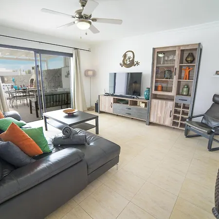 Villa Extraordinary 3 Bedrooms Naraku Spacious Sun Terrace Outdoor Pool, Hot Tub And Bbq