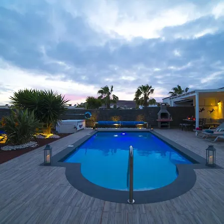 Willa Extraordinary 3 Bedrooms Naraku Spacious Sun Terrace Outdoor Pool, Hot Tub And Bbq